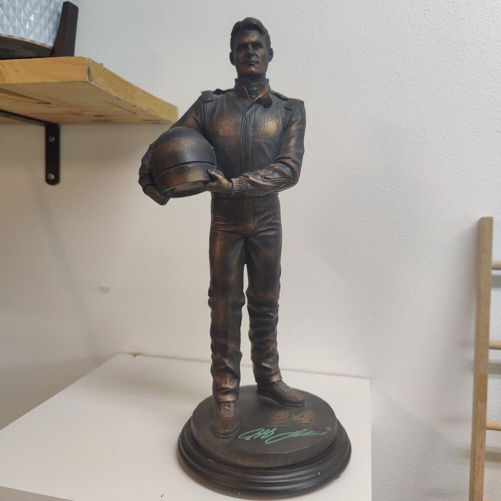 Jeff Gordon 24 NASCAR Statue Champion Limited Edition 2002 Character Collectible